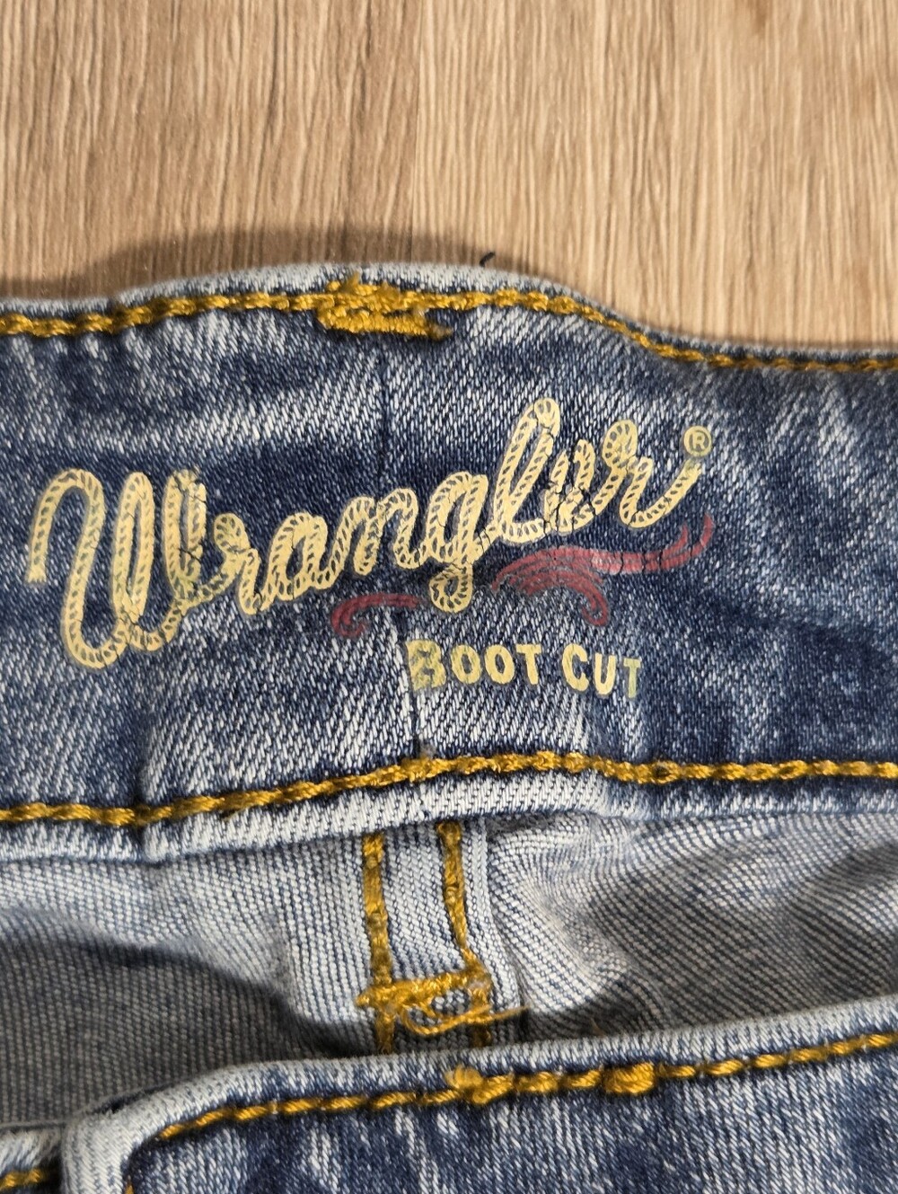 Wrangler women's bootcut jeans in a medium wash - Picture 10 of 10